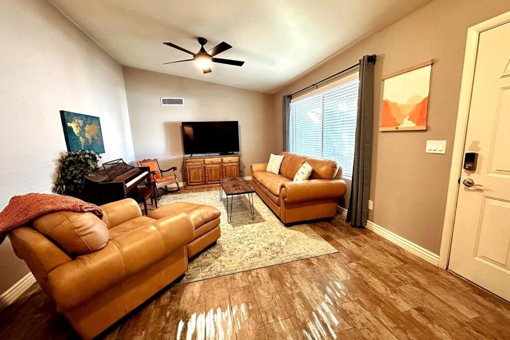 Mesa Oasis Private Pool Spacious! 10+ Guests 7 Beds New, Great Location! Exterior photo
