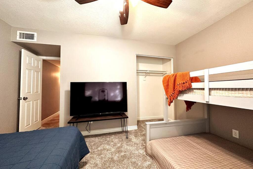 Mesa Oasis Private Pool Spacious! 10+ Guests 7 Beds New, Great Location! Exterior photo