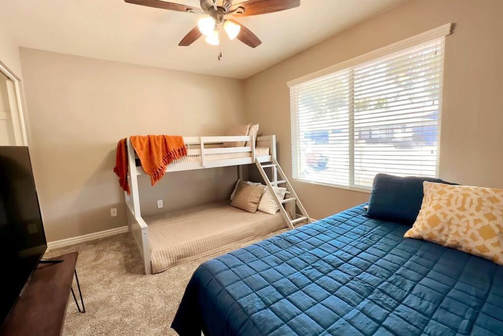 Mesa Oasis Private Pool Spacious! 10+ Guests 7 Beds New, Great Location! Exterior photo